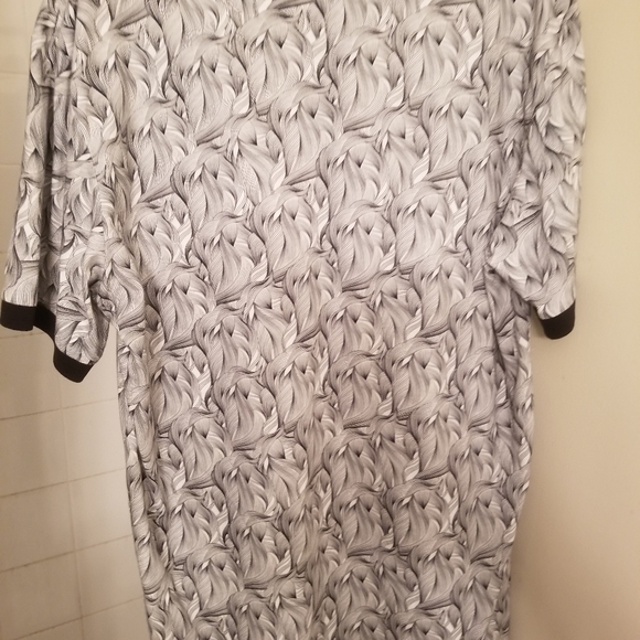 V neck t shirt - Picture 2 of 2